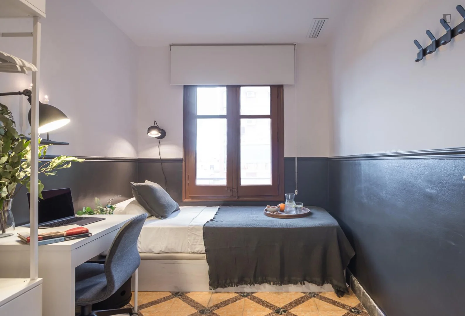 Chambre abordable pour les étudiants avec un bon éclairage dans 