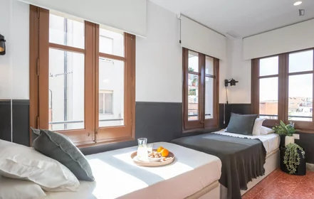 Chambre privée à Carrer de l'Escorial, image 1 de 49