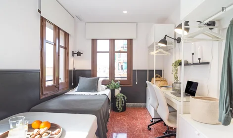 Chambre privée à Carrer de l'Escorial, image 2 de 49