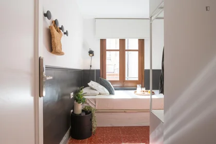 Chambre privée à Carrer de l'Escorial, image 3 de 49
