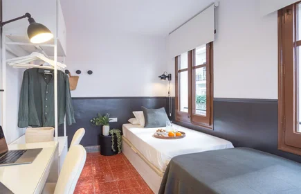 Chambre privée à Carrer de l'Escorial, image 6 de 49