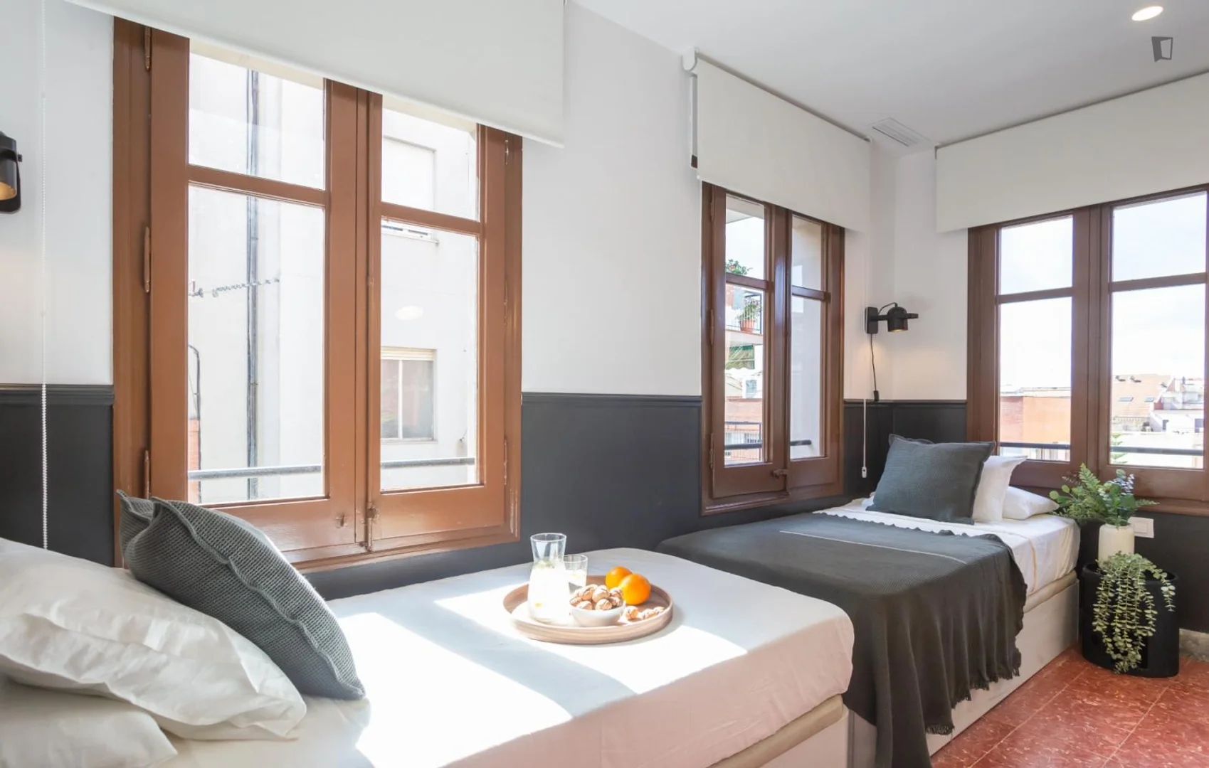 Chambre d'étudiant à avec espace d'étude et installations communes