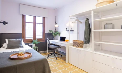 Chambre privée à Carrer de l'Escorial, image 1 de 49