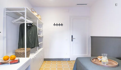 Chambre privée à Carrer de l'Escorial, image 6 de 49