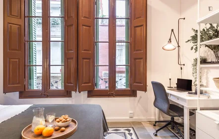 Chambre privée à Carrer de l'Escorial, image 2 de 49
