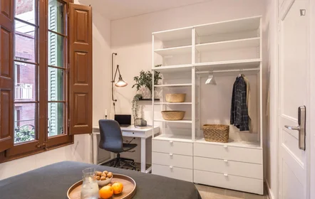 Chambre privée à Carrer de l'Escorial, image 4 de 49