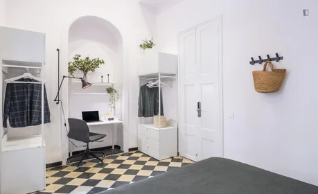 Chambre privée à Carrer de l'Escorial, image 5 de 49
