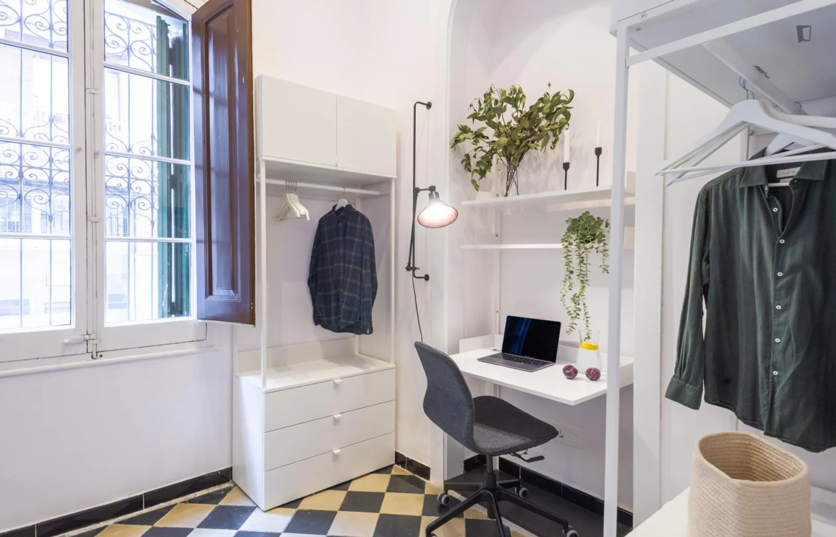 Chambre confortable pour étudiants disponible dans