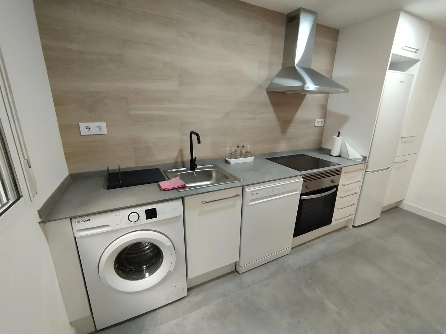 Economical student room with convenient location in 