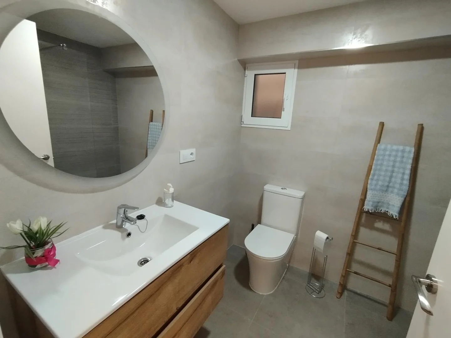 Comfortable and spacious student room in 