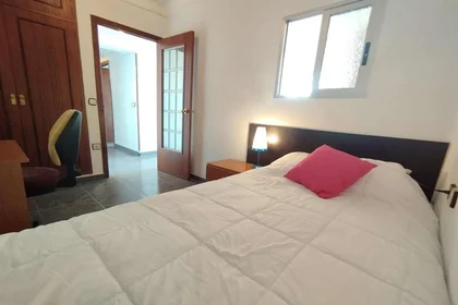 Shared room at Avinguda del Doctor Peset Aleixandre, 67, esc. 0 6º 18, image 2 of 26