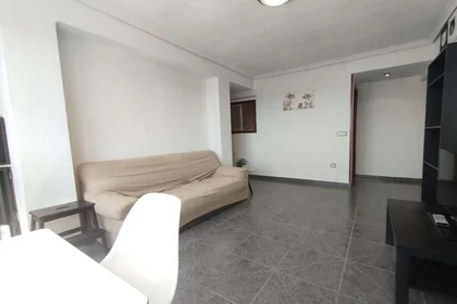 Shared room at Avinguda del Doctor Peset Aleixandre, 67, esc. 0 6º 18, image 11 of 26