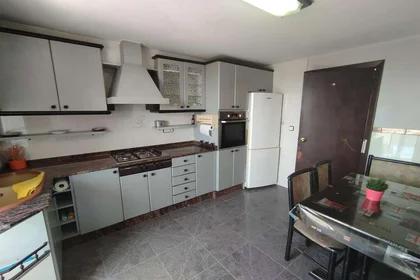 Shared room at Avinguda del Doctor Peset Aleixandre, 67, esc. 0 6º 18, image 16 of 26