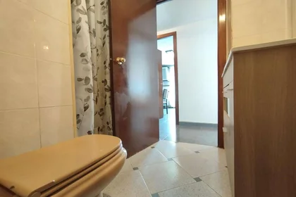 Shared room at Avinguda del Doctor Peset Aleixandre, 67, esc. 0 6º 18, image 17 of 26
