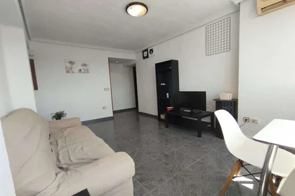 Shared room at Avinguda del Doctor Peset Aleixandre, 67, esc. 0 6º 18, image 3 of 26