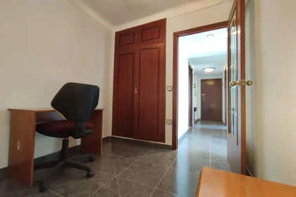 Shared room at Avinguda del Doctor Peset Aleixandre, 67, esc. 0 6º 18, image 21 of 26