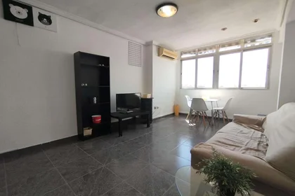 Shared room at Avinguda del Doctor Peset Aleixandre, 67, esc. 0 6º 18, image 8 of 26