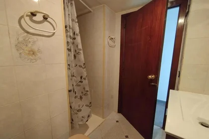 Shared room at Avinguda del Doctor Peset Aleixandre, 67, esc. 0 6º 18, image 10 of 26