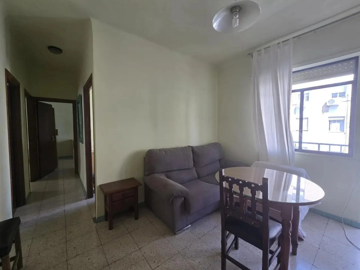 Habitación asequible para estudiantes con buena iluminación en 