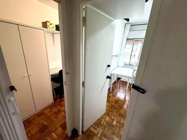 Stanza condivisa in Calle Corregidor Mendo de Zúñiga, 14, esc. 0 3º 2, immagine 2 di 15
