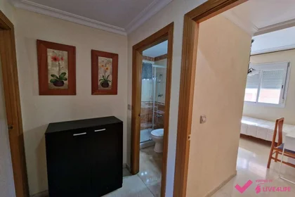 Habitación compartida en Avenida Ronda del Tamarguillo, 25, esc. 0 2º 2B- 4, imagen 30 de 33
