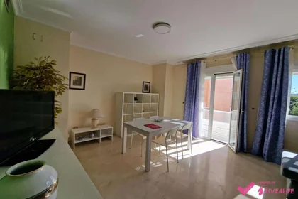 Habitación compartida en Avenida Ronda del Tamarguillo, 25, esc. 0 2º 2B- 4, imagen 5 de 33
