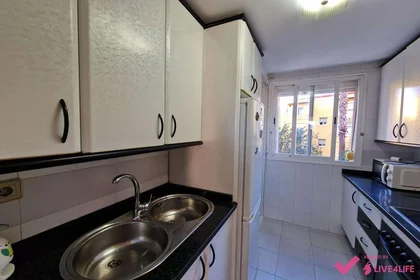 Habitación compartida en Avenida Ronda del Tamarguillo, 25, esc. 0 2º 2B- 4, imagen 7 de 33