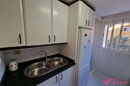 Habitación compartida en Avenida Ronda del Tamarguillo, 25, esc. 0 2º 2B- 4, imagen 8 de 33