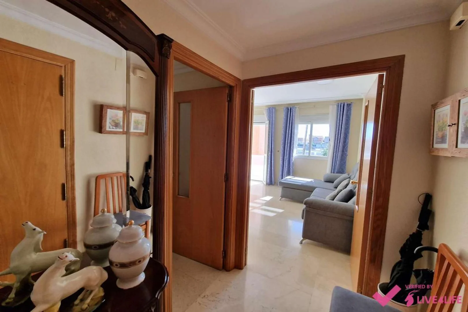 Habitación estudiantil económica con ubicación conveniente en 