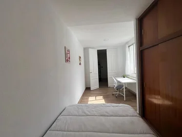 Stanza condivisa in Calle de Campomanes, 10, esc. 0 5º 1, immagine 3 di 15