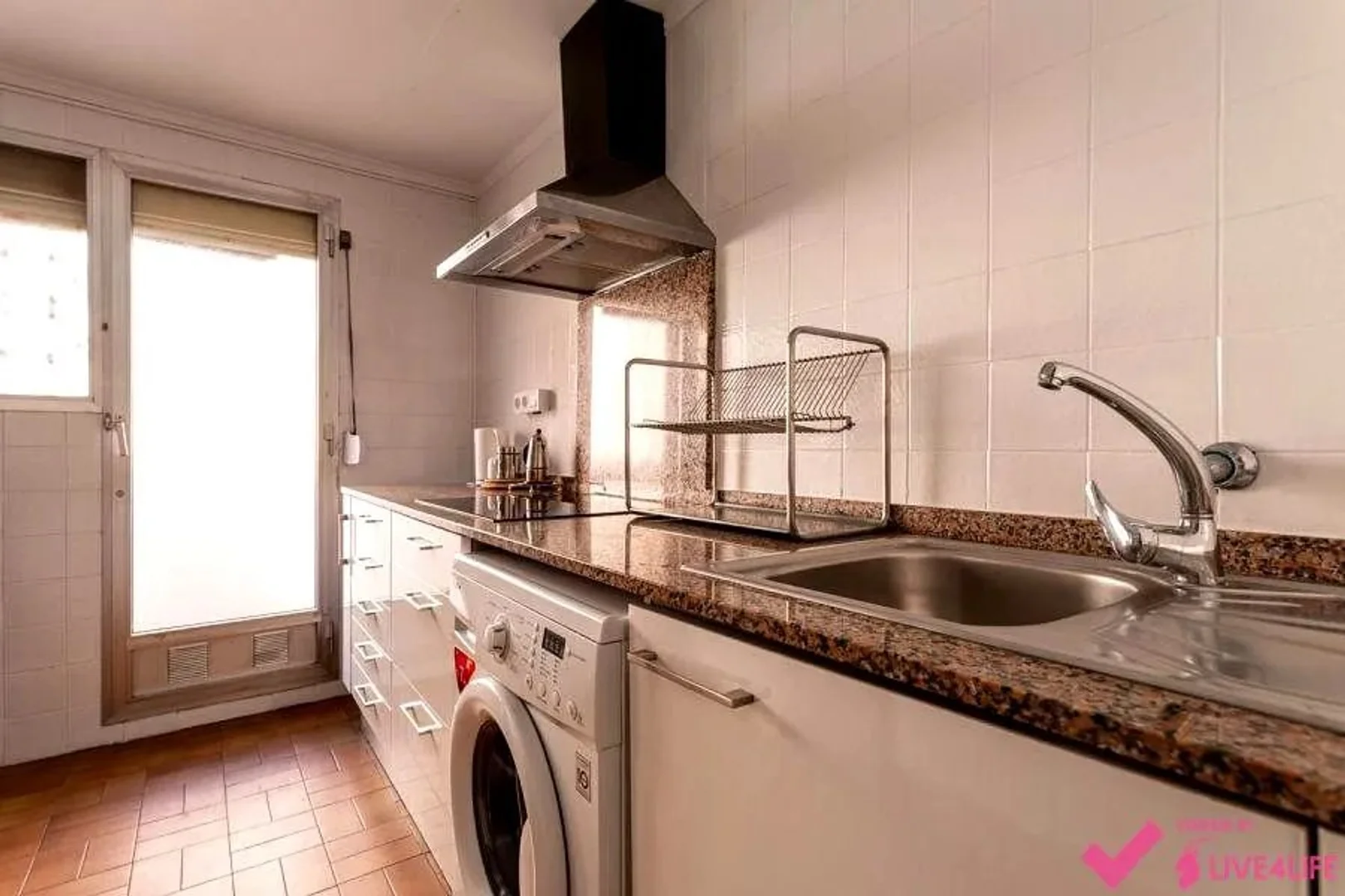 Room for rent in student apartment in , fully furnished