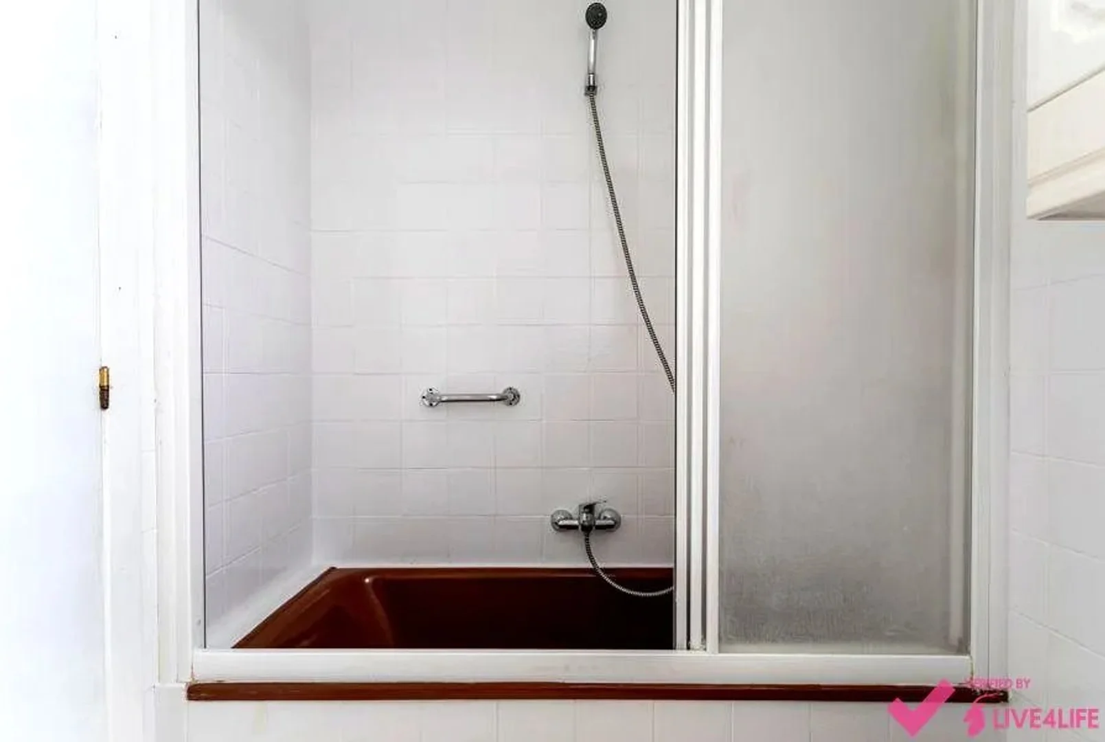 Budget-friendly student room close to campus in 