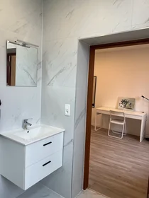 Private room at Rue Astrid, Gosselies, image 8 of 8
