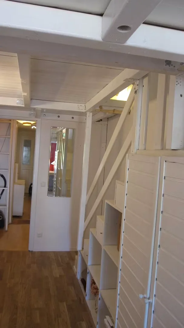 Chambre abordable pour les étudiants avec un bon éclairage dans 