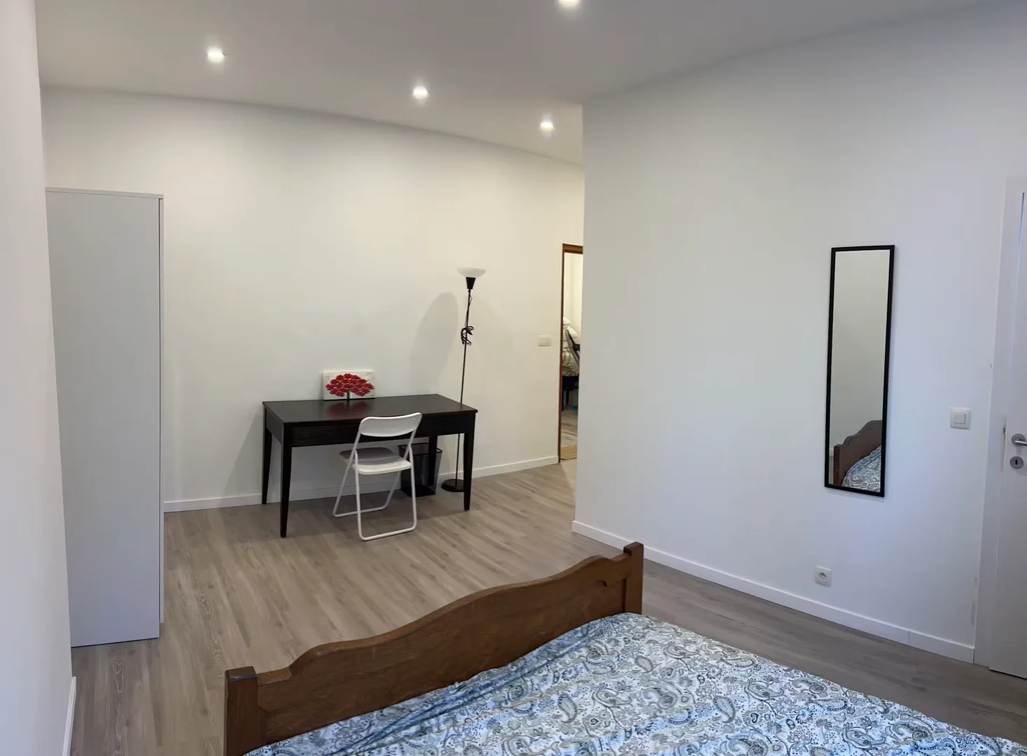 Room for rent in student apartment in , fully furnished