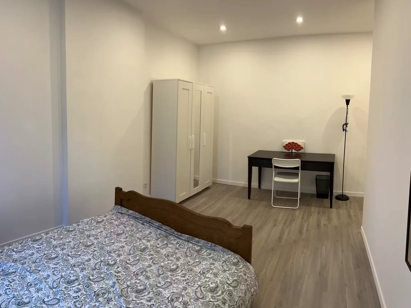 Student-friendly room in  with modern amenities