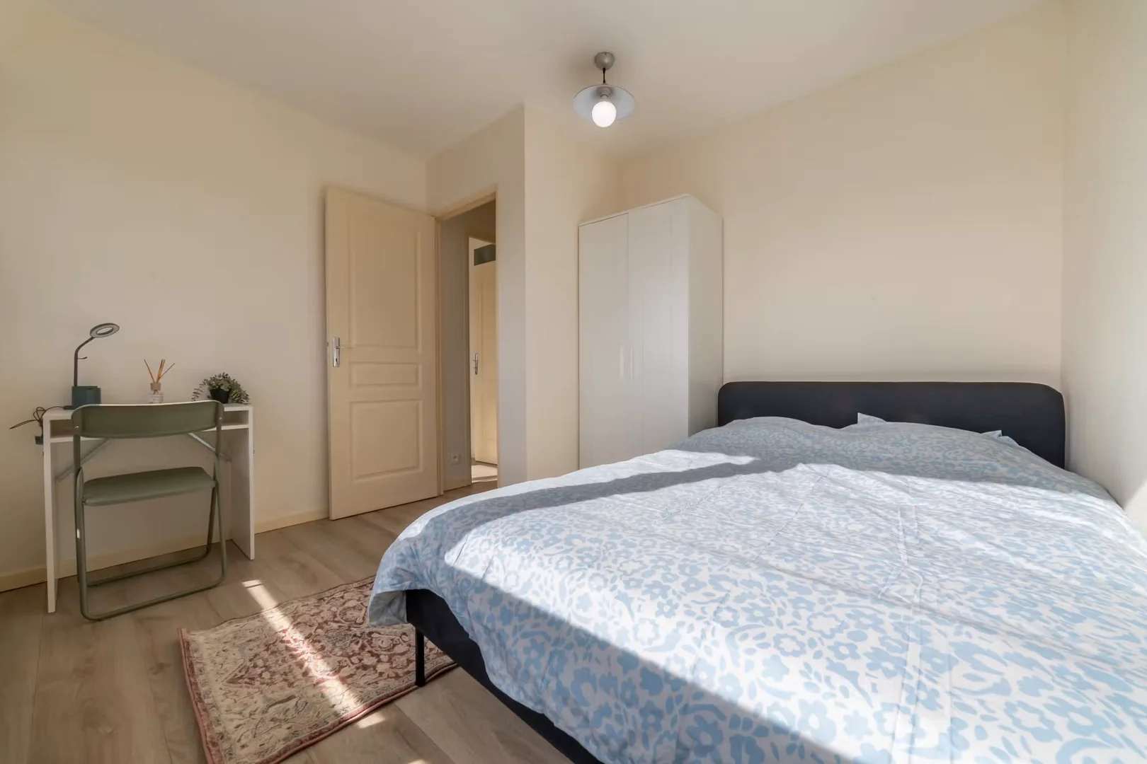 Bezahlbares Zimmer für Studenten mit ausreichender Beleuchtung in 