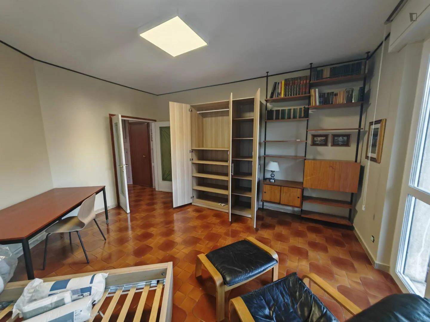 Comfortable and spacious student room in 