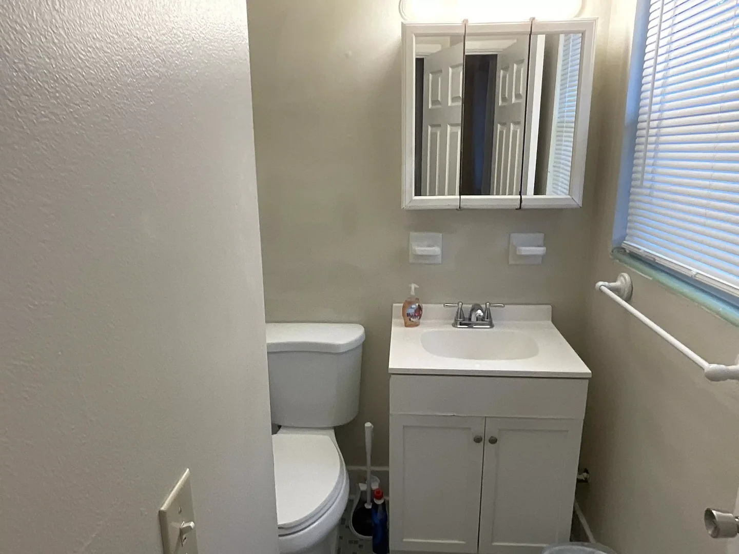 Student-friendly room in  with modern amenities