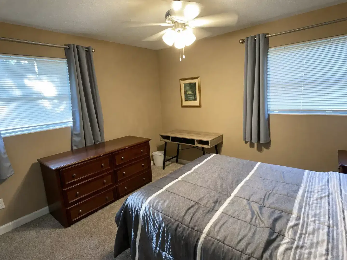 Functional student room perfect for studying in 