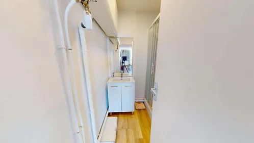 Quarto privado em 145 Av. de la Libération Charles de Gaulle, 33110 Le Bouscat, France, imagem 14 de 17