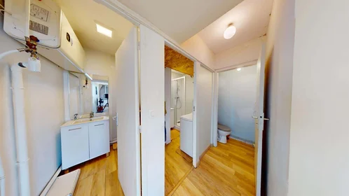 Quarto privado em 145 Av. de la Libération Charles de Gaulle, 33110 Le Bouscat, France, imagem 7 de 17