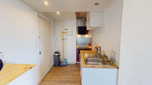 Quarto privado em 145 Av. de la Libération Charles de Gaulle, 33110 Le Bouscat, France, imagem 9 de 17