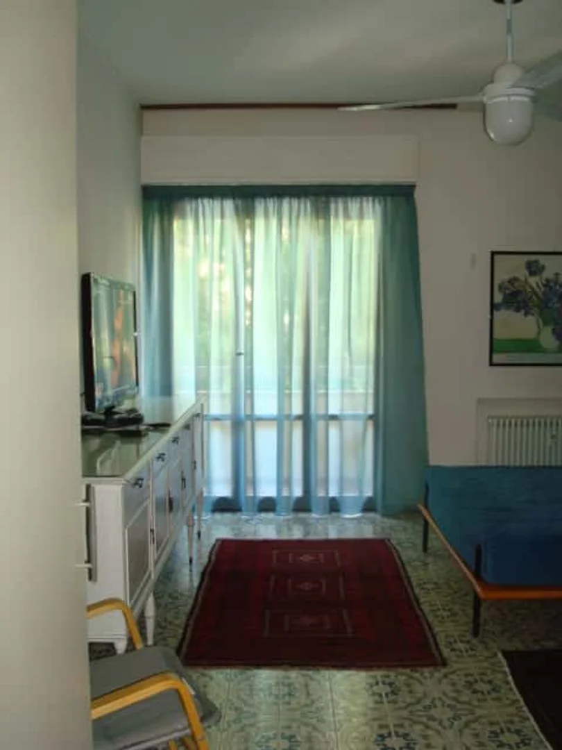 Habitación asequible para estudiantes con buena iluminación en 