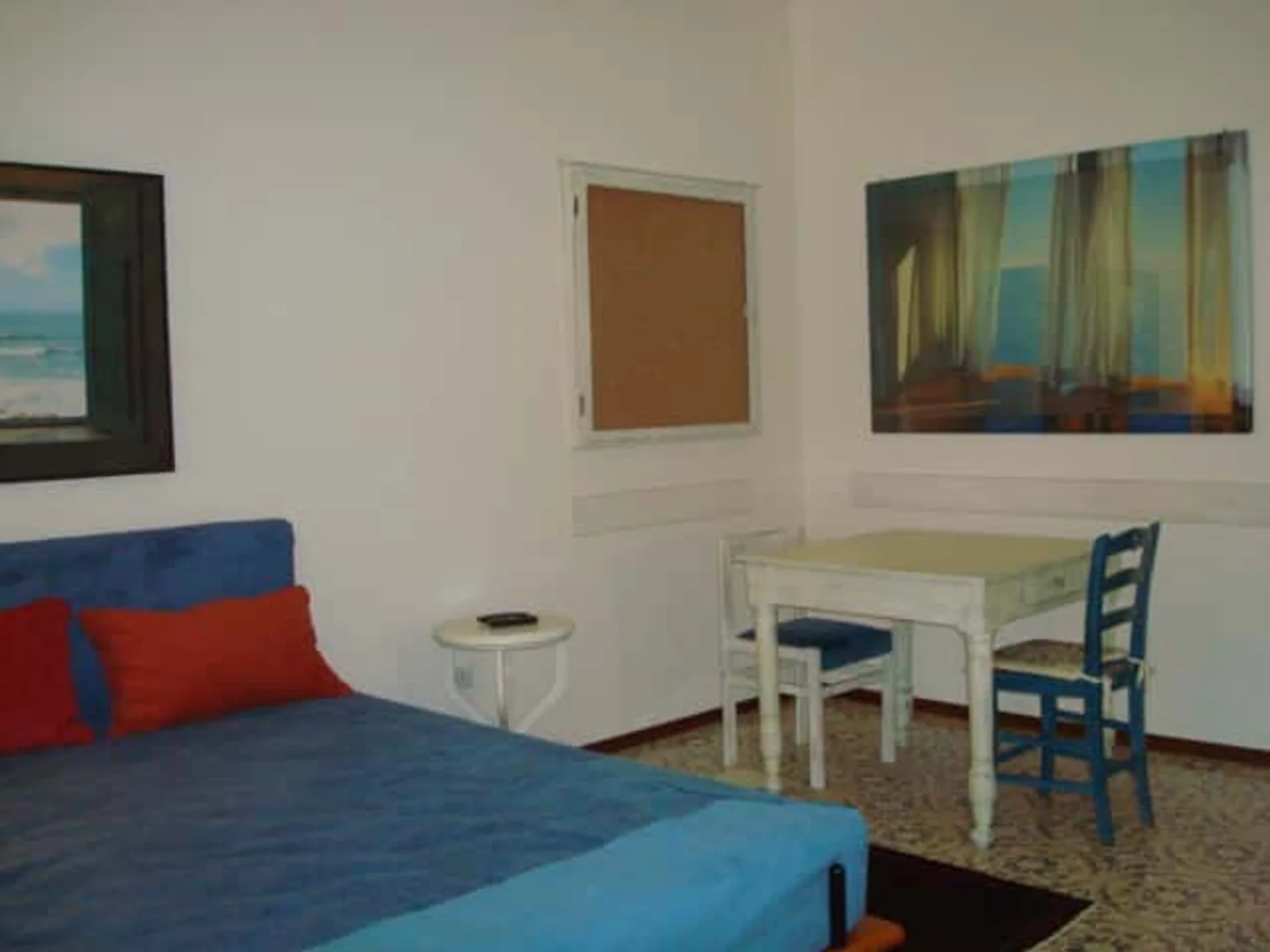 Habitación para estudiantes en  con área de estudio y facilidades compartidas