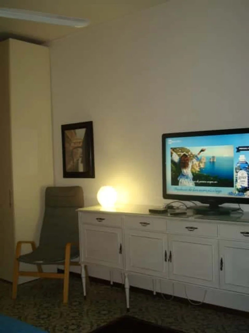 Habitación estudiantil económica cerca del campus en 
