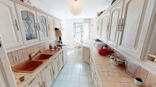 Stanza privata in 19 Rue des Trois Pierres, 69007 Lyon, France, immagine 8 di 18