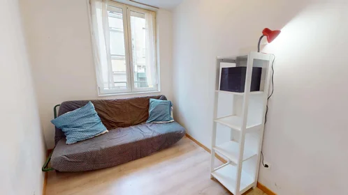 Dairenin tamamı konumu 20 Rue des Frères Chappe, 42000 Saint-Étienne, France, 14 17 görüntüsü