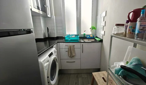 Chambre privée à C. de Cartago, San Blas-Canillejas, 28022 Madrid, Spain, image 17 de 21