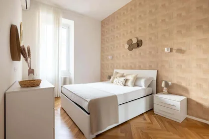 Dairenin tamamı konumu Via Catone, 34, 00192 Roma RM, Italia, 2 15 görüntüsü